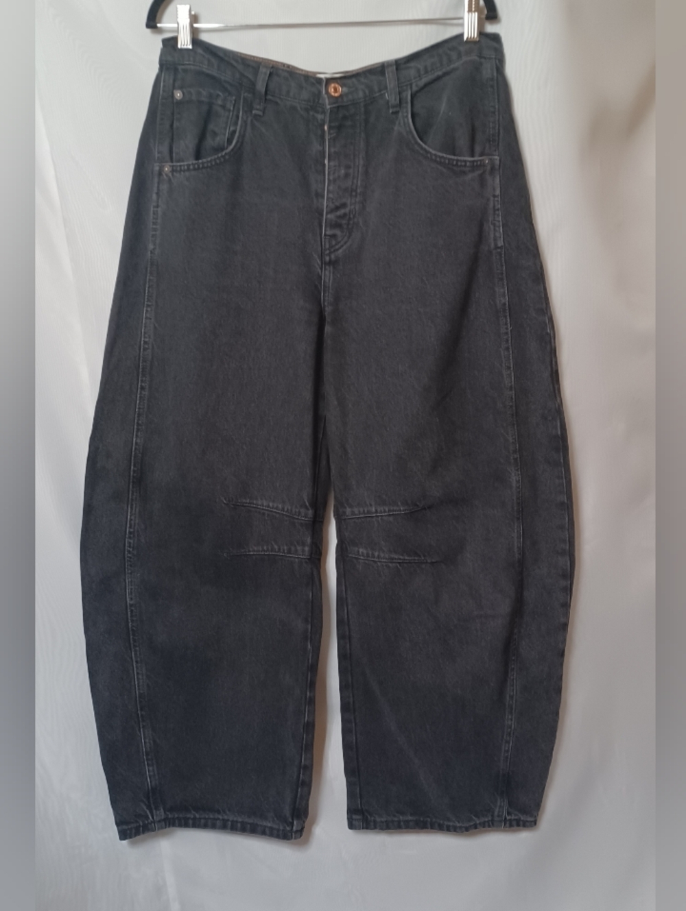 We The Free Black Barrel Mid Rise Denim Jeans. Size 30